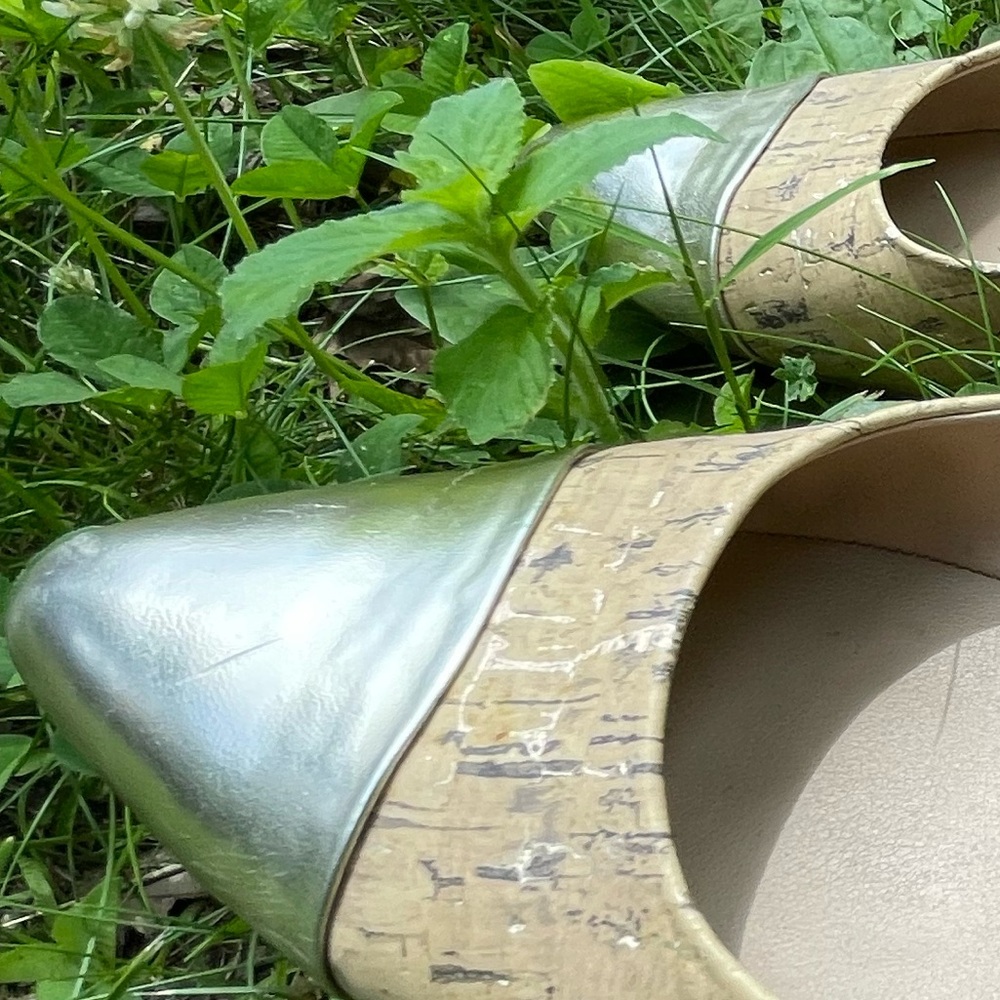Kenneth Cole Silver Metallic And Tan Flats Size 7.5 - Picture 9 of 13